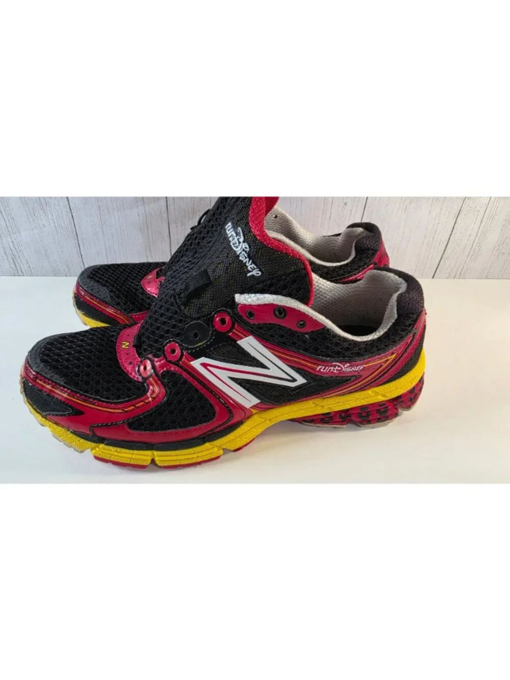 NEW BALANCE 860 V3 RUN DISNEY MICKEY MOUSE BLACK RED YELLOW RUNNING SHOES M 8.5